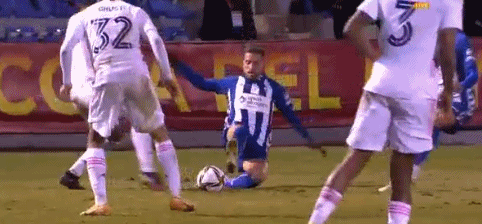 詹姆斯曝光莱利打压韦德内幕，睡觉也要报备，精神控制让他降薪