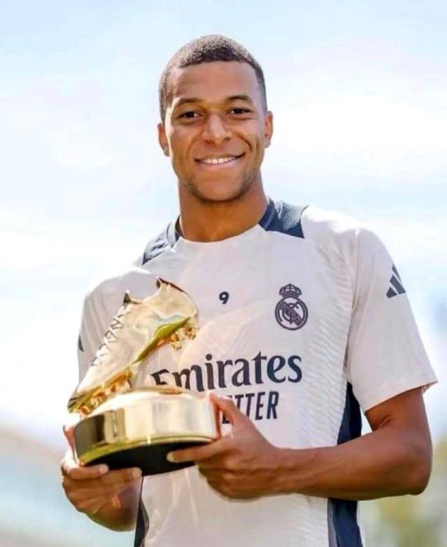 WTT总决赛女单1／8决赛，陈幸同4-2战胜队友石洵瑶，晋级8强